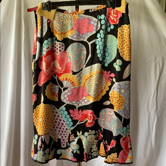 Skirt - Picture 2 of 2